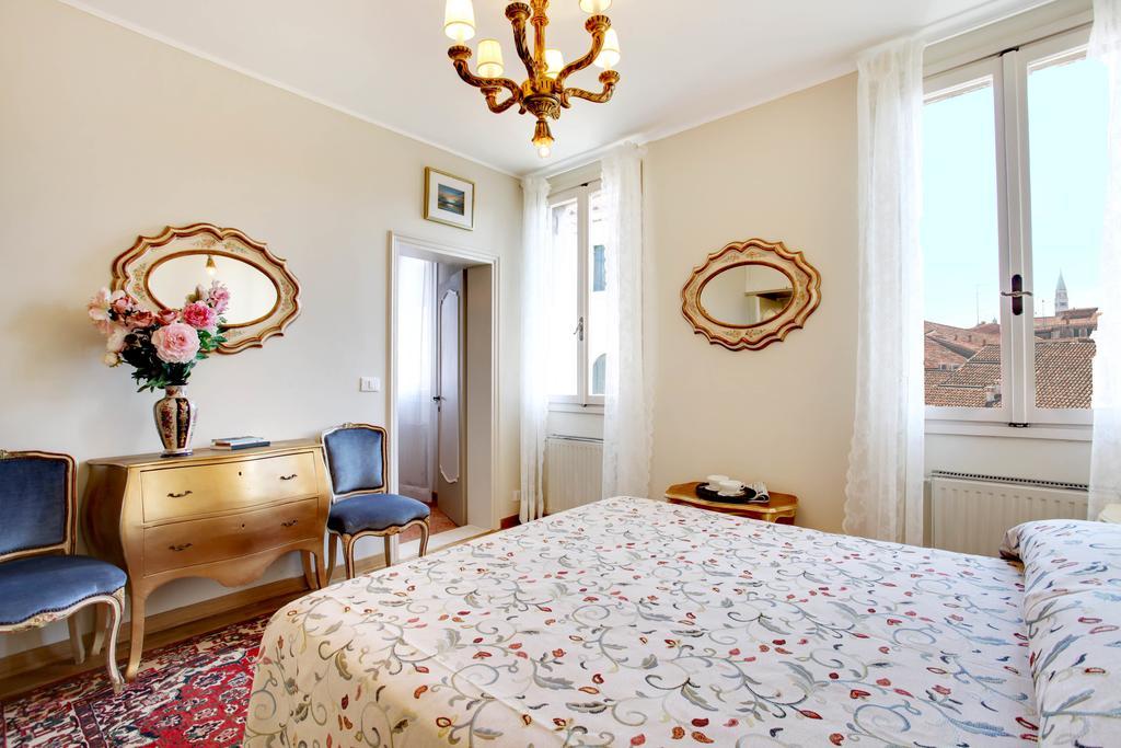 Canale Venice Room photo