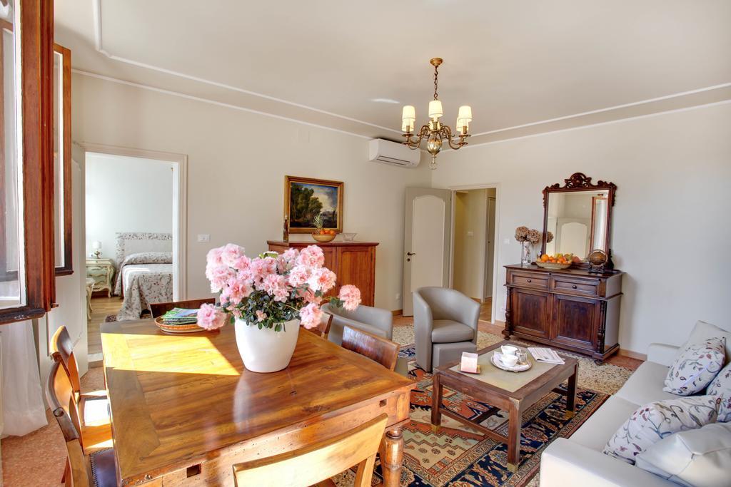 Canale Venice Room photo